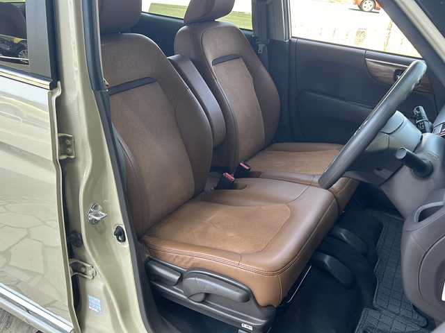 ホンダ Ｎ ＯＮＥ セレクト 静岡県 2018(平30)年 4.1万km ベージュⅡ 安全装備/・シティーブレーキアクティブシステム/純正ナビ/・ラジオ/・CD/DVD/フルセグTV/Bluetooth/SD/USB/ipod/主要装備/・シートヒーター　/・オートライト　/・ＥＴＣ　/・アイドリングストップ　/・ステアリングリモコン　/・ハーフレザーシート　/・スマートキー　/・プッシュスタート　/・バックカメラ　/・純正アルミホイール　/・ウッドパネル/・バックカメラ/・純正フロアマット