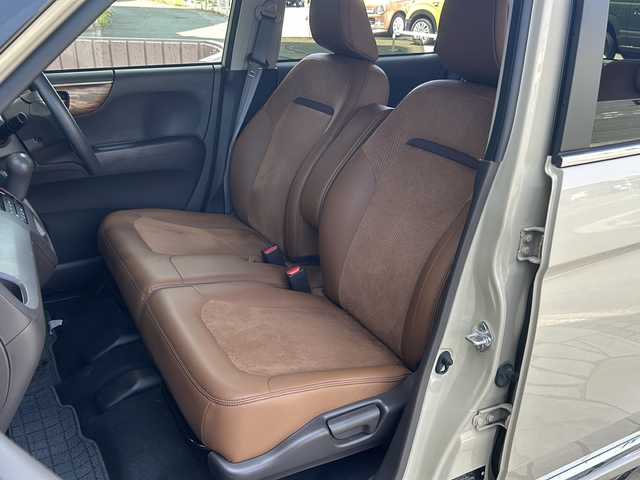 ホンダ Ｎ ＯＮＥ セレクト 静岡県 2018(平30)年 4.1万km ベージュⅡ 安全装備/・シティーブレーキアクティブシステム/純正ナビ/・ラジオ/・CD/DVD/フルセグTV/Bluetooth/SD/USB/ipod/主要装備/・シートヒーター　/・オートライト　/・ＥＴＣ　/・アイドリングストップ　/・ステアリングリモコン　/・ハーフレザーシート　/・スマートキー　/・プッシュスタート　/・バックカメラ　/・純正アルミホイール　/・ウッドパネル/・バックカメラ/・純正フロアマット