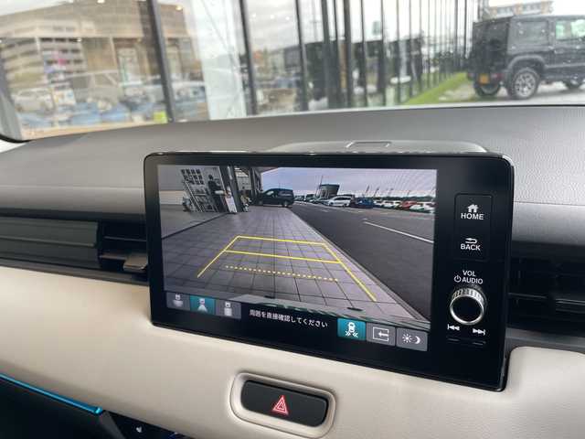 ホンダ ヴェゼル ハイブリッド e:HEV Z PLaYパッケージ 愛知県 2025(令7)年 0.1千km プレミアムサンライトホワイトパール 登録済未使用車/純正9型ディズプレイオーディオナビ/衝突軽減システム/レーダークルーズコントロール/バックカメラ/レーンキープアシスト/シートヒーター/ステアリングヒーター/ブラインドスポットモニター/電動リアゲート/SOSコール/ワイヤレス充電器/パドルシフト/LEDヘッドライト/ハーフレザーシート/ステアリングスイッチ/スマートキー/プッシュスタート/コーナーセンサー/純正アルミホイール