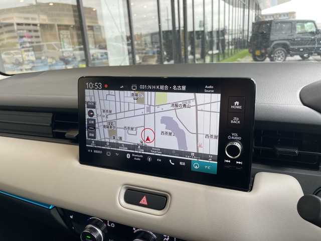 ホンダ ヴェゼル ハイブリッド e:HEV Z PLaYパッケージ 愛知県 2025(令7)年 0.1千km プレミアムサンライトホワイトパール 登録済未使用車/純正9型ディズプレイオーディオナビ/衝突軽減システム/レーダークルーズコントロール/バックカメラ/レーンキープアシスト/シートヒーター/ステアリングヒーター/ブラインドスポットモニター/電動リアゲート/SOSコール/ワイヤレス充電器/パドルシフト/LEDヘッドライト/ハーフレザーシート/ステアリングスイッチ/スマートキー/プッシュスタート/コーナーセンサー/純正アルミホイール