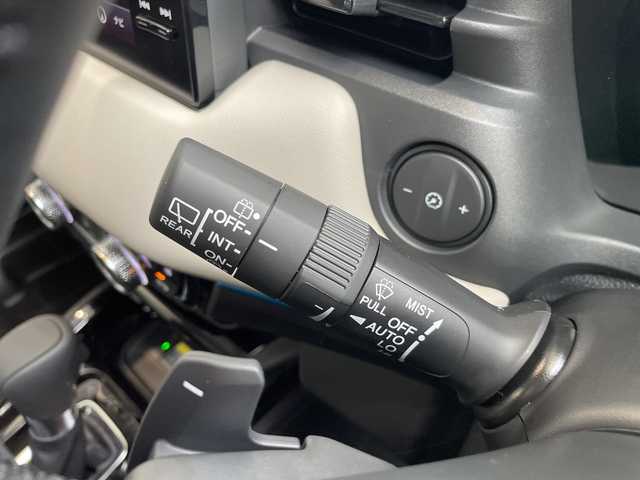 ホンダ ヴェゼル ハイブリッド e:HEV Z PLaYパッケージ 愛知県 2025(令7)年 0.1千km プレミアムサンライトホワイトパール 登録済未使用車/純正9型ディズプレイオーディオナビ/衝突軽減システム/レーダークルーズコントロール/バックカメラ/レーンキープアシスト/シートヒーター/ステアリングヒーター/ブラインドスポットモニター/電動リアゲート/SOSコール/ワイヤレス充電器/パドルシフト/LEDヘッドライト/ハーフレザーシート/ステアリングスイッチ/スマートキー/プッシュスタート/コーナーセンサー/純正アルミホイール