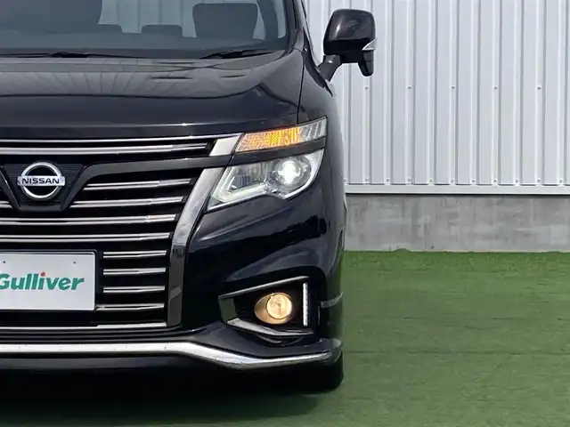 日産 エルグランド 250HWS アーバンクロム 香川県 2017(平29)年 5.7万km ファントムブラック 純正8インチナビ/フリップダウンモニター/両側パワースライドドア/ハーフレザーシート/ウッドコンビステアリング/ステアリングリモコン/レザー調シートカバー/LEDライト/フォグライト/スマートキー/プッシュスタート