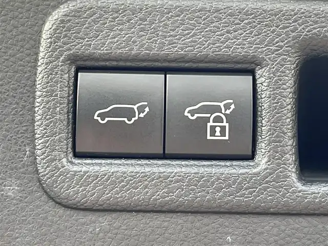 トヨタ ハリアー ハイブリッド G 福岡県 2023(令5)年 8万km プラチナホワイトパールマイカ トヨタセーフティセンス/PCS/LTA/PKSB/クリアランスソナー/純正ディスプレイオーディオ/フルセグTV/AM/FM/BT/Miracast/バックカメラ/デジタルインナーミラー/パワーバックドア/レーダークルーズコントロール/D席パワーシート/ビルトインETC2.0/純正AW/LEDオートライト/オートハイビーム/フォグランプ/電動パーキング/ブレーキホールド/スマートキー/プッシュスタート
