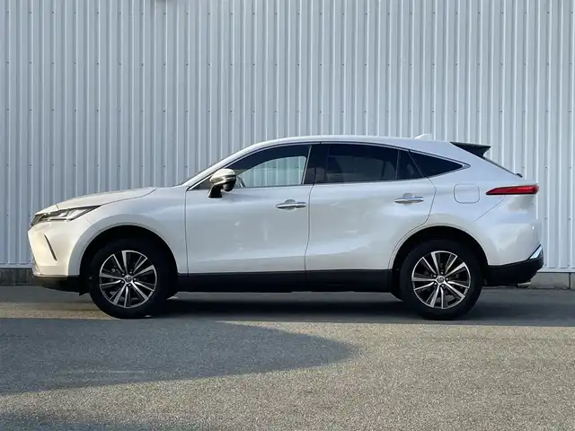 トヨタ ハリアー ハイブリッド G 福岡県 2023(令5)年 8万km プラチナホワイトパールマイカ トヨタセーフティセンス/PCS/LTA/PKSB/クリアランスソナー/純正ディスプレイオーディオ/フルセグTV/AM/FM/BT/Miracast/バックカメラ/デジタルインナーミラー/パワーバックドア/レーダークルーズコントロール/D席パワーシート/ビルトインETC2.0/純正AW/LEDオートライト/オートハイビーム/フォグランプ/電動パーキング/ブレーキホールド/スマートキー/プッシュスタート