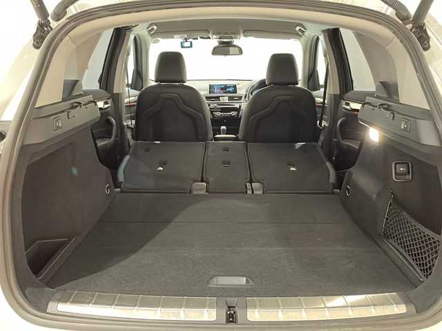 ＢＭＷ Ｘ１ xDrive 18d xライン 新潟県 2018(平30)年 4.4万km ミネラルホワイト DSC／ダイナミック・スタビリティ・コントロール/クルーズコントロール/PDC／パーク・ディスタンス・コントロール/パーキング・アシスト/シートヒーター/インテリジェントセーフティ/純正HDDナビ/(DVD/Bluetooth/USB)/バックカメラ/ミラー一体型ETC/ダウンヒルアシスト/純正18インチアルミホイール/LEDオートライト/シルバールーフレール/電格調整ミラー/ヒルクライムアシスト/横滑り防止機能/W/サイド/カーテンエアバッグ/ABS/スタッドレスタイヤ（純正ホイール）
