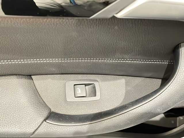 ＢＭＷ Ｘ１ xDrive 18d xライン 新潟県 2018(平30)年 4.4万km ミネラルホワイト DSC／ダイナミック・スタビリティ・コントロール/クルーズコントロール/PDC／パーク・ディスタンス・コントロール/パーキング・アシスト/シートヒーター/インテリジェントセーフティ/純正HDDナビ/(DVD/Bluetooth/USB)/バックカメラ/ミラー一体型ETC/ダウンヒルアシスト/純正18インチアルミホイール/LEDオートライト/シルバールーフレール/電格調整ミラー/ヒルクライムアシスト/横滑り防止機能/W/サイド/カーテンエアバッグ/ABS/スタッドレスタイヤ（純正ホイール）