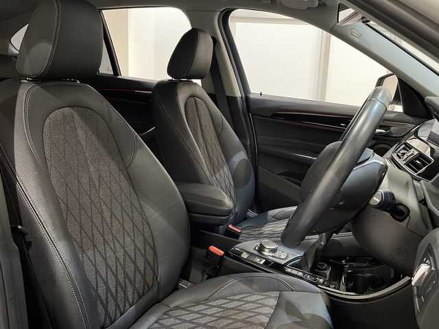 ＢＭＷ Ｘ１ xDrive 18d xライン 新潟県 2018(平30)年 4.4万km ミネラルホワイト DSC／ダイナミック・スタビリティ・コントロール/クルーズコントロール/PDC／パーク・ディスタンス・コントロール/パーキング・アシスト/シートヒーター/インテリジェントセーフティ/純正HDDナビ/(DVD/Bluetooth/USB)/バックカメラ/ミラー一体型ETC/ダウンヒルアシスト/純正18インチアルミホイール/LEDオートライト/シルバールーフレール/電格調整ミラー/ヒルクライムアシスト/横滑り防止機能/W/サイド/カーテンエアバッグ/ABS/スタッドレスタイヤ（純正ホイール）