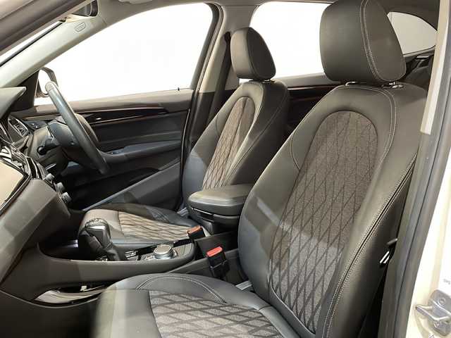 ＢＭＷ Ｘ１ xDrive 18d xライン 新潟県 2018(平30)年 4.4万km ミネラルホワイト DSC／ダイナミック・スタビリティ・コントロール/クルーズコントロール/PDC／パーク・ディスタンス・コントロール/パーキング・アシスト/シートヒーター/インテリジェントセーフティ/純正HDDナビ/(DVD/Bluetooth/USB)/バックカメラ/ミラー一体型ETC/ダウンヒルアシスト/純正18インチアルミホイール/LEDオートライト/シルバールーフレール/電格調整ミラー/ヒルクライムアシスト/横滑り防止機能/W/サイド/カーテンエアバッグ/ABS/スタッドレスタイヤ（純正ホイール）