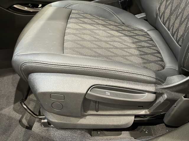 ＢＭＷ Ｘ１ xDrive 18d xライン 新潟県 2018(平30)年 4.4万km ミネラルホワイト DSC／ダイナミック・スタビリティ・コントロール/クルーズコントロール/PDC／パーク・ディスタンス・コントロール/パーキング・アシスト/シートヒーター/インテリジェントセーフティ/純正HDDナビ/(DVD/Bluetooth/USB)/バックカメラ/ミラー一体型ETC/ダウンヒルアシスト/純正18インチアルミホイール/LEDオートライト/シルバールーフレール/電格調整ミラー/ヒルクライムアシスト/横滑り防止機能/W/サイド/カーテンエアバッグ/ABS/スタッドレスタイヤ（純正ホイール）