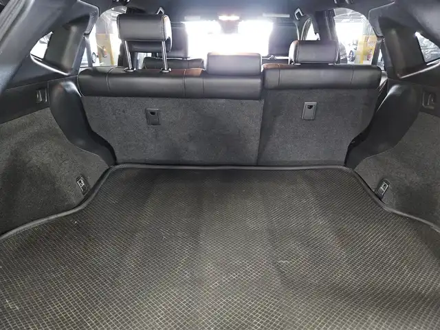 トヨタ ハリアー プレミアム 香川県 2014(平26)年 7.2万km スパークリングブラックパールクリスタルシャイン 〇アルパイン9インチナビ/〇フルセグTV/〇パワーバックドア/〇バックカメラ/〇ドライブレコーダー/〇レーダークルーズコントロール/〇クリアランスソナー/〇衝突被害軽減ブレーキ/〇車線逸脱警報/〇オートマチックハイビーム/〇LEDヘッドランプ/〇オートライト/〇木目調/革巻きコンビステアリング/〇ハーフレザーシート/〇運転席パワーシート/〇純正18インチアルミホイール/〇スマートエントリー/スタートシステム/〇禁煙車