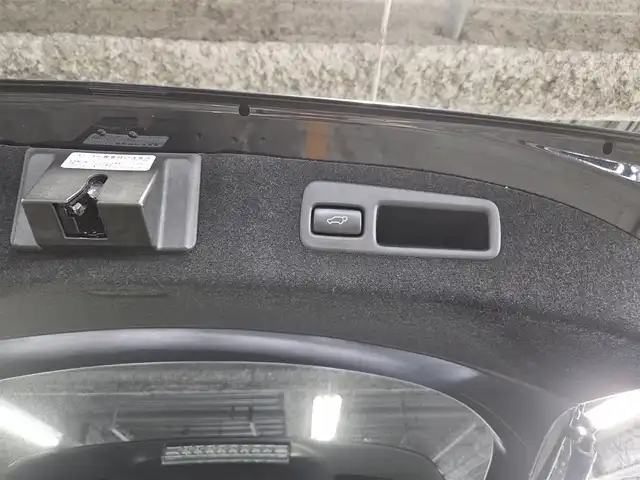 トヨタ ハリアー プレミアム 香川県 2014(平26)年 7.2万km スパークリングブラックパールクリスタルシャイン 〇アルパイン9インチナビ/〇フルセグTV/〇パワーバックドア/〇バックカメラ/〇ドライブレコーダー/〇レーダークルーズコントロール/〇クリアランスソナー/〇衝突被害軽減ブレーキ/〇車線逸脱警報/〇オートマチックハイビーム/〇LEDヘッドランプ/〇オートライト/〇木目調/革巻きコンビステアリング/〇ハーフレザーシート/〇運転席パワーシート/〇純正18インチアルミホイール/〇スマートエントリー/スタートシステム/〇禁煙車