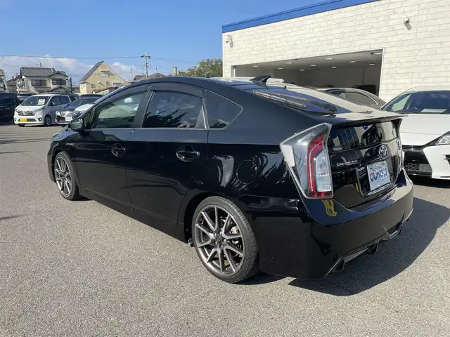 トヨタ プリウス S ツーリングセレ G’s 和歌山県 2014(平26)年 11.1万km ブラック (株)IDOMが運営する【じしゃロン和歌山店】の自社ローン専用車両になります。こちらは現金またはオートローンご利用時の価格です。自社ローンご希望の方は別途その旨お申付け下さい/純正HDDナビ(NHZN-X62G)/(HDD/BT/フルセグTV/SD/DISC)/バックカメラ/LEDヘッドライト/ＥＴＣ/革巻きハンドル/ステアリングスイッチ/スマートキー/スペアキーx1/純正18インチAW/純正フロアマット/ドアバイザー