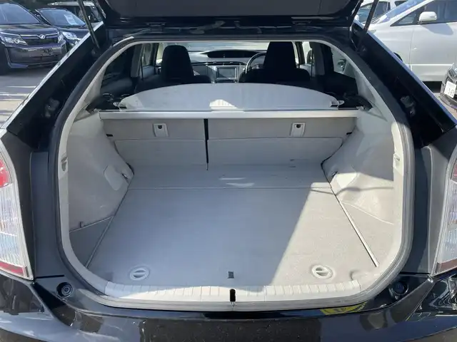 トヨタ プリウス S ツーリングセレ G’s 和歌山県 2014(平26)年 11.1万km ブラック (株)IDOMが運営する【じしゃロン和歌山店】の自社ローン専用車両になります。こちらは現金またはオートローンご利用時の価格です。自社ローンご希望の方は別途その旨お申付け下さい/純正HDDナビ(NHZN-X62G)/(HDD/BT/フルセグTV/SD/DISC)/バックカメラ/LEDヘッドライト/ＥＴＣ/革巻きハンドル/ステアリングスイッチ/スマートキー/スペアキーx1/純正18インチAW/純正フロアマット/ドアバイザー