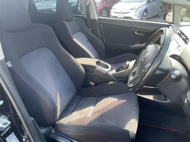 トヨタ プリウス S ツーリングセレ G’s 和歌山県 2014(平26)年 11.1万km ブラック (株)IDOMが運営する【じしゃロン和歌山店】の自社ローン専用車両になります。こちらは現金またはオートローンご利用時の価格です。自社ローンご希望の方は別途その旨お申付け下さい/純正HDDナビ(NHZN-X62G)/(HDD/BT/フルセグTV/SD/DISC)/バックカメラ/LEDヘッドライト/ＥＴＣ/革巻きハンドル/ステアリングスイッチ/スマートキー/スペアキーx1/純正18インチAW/純正フロアマット/ドアバイザー