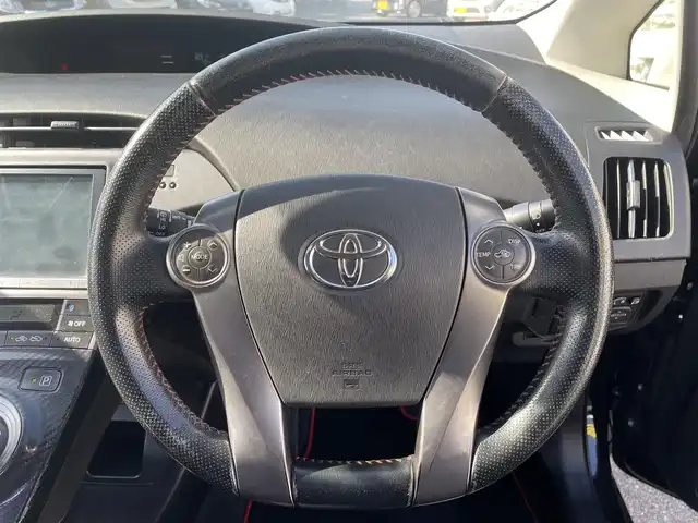 トヨタ プリウス S ツーリングセレ G’s 和歌山県 2014(平26)年 11.1万km ブラック (株)IDOMが運営する【じしゃロン和歌山店】の自社ローン専用車両になります。こちらは現金またはオートローンご利用時の価格です。自社ローンご希望の方は別途その旨お申付け下さい/純正HDDナビ(NHZN-X62G)/(HDD/BT/フルセグTV/SD/DISC)/バックカメラ/LEDヘッドライト/ＥＴＣ/革巻きハンドル/ステアリングスイッチ/スマートキー/スペアキーx1/純正18インチAW/純正フロアマット/ドアバイザー