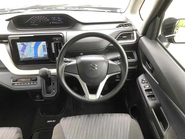 スズキ ソリオ G 福岡県 2023(令5)年 5.6万km スーパーブラックパール デュアルカメラブレーキサポート/純正8インチメモリナビ【SKW-S807】/　フルセグTV/CD/DVD/Bluetooth/プッシュスタート/片側パワースライドドア/フロアマット/保証書