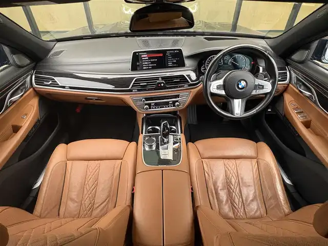 ＢＭＷ ７４０Ｌd xDrive Mスポーツ 石川県 2017(平29)年 7.2万km 黒 4WD/純正HDDナビ/　Bluetooth・AM/FM・CD・DVD・USB・AUX/フルセグTV/全方位カメラ/リアエンターテイメント/ヘッドアップディスプレイ/全席パワーシート/全席メモリーシート/アダプティブクルーズコントロール/アンチロック・ブレーキ・システム/衝突被害軽減システム/横滑り防止装置/前後コーナーセンサー/レーンキープアシスト/盗難防止装置/パーキングアシスト/アイドリングストップ/エアバッグ（W+サイド）/カーテンエアバッグ/純正アルミホイール/スマートキー