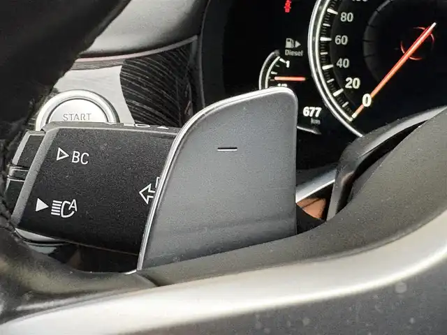 ＢＭＷ ７４０Ｌd xDrive Mスポーツ 石川県 2017(平29)年 7.2万km 黒 4WD/純正HDDナビ/　Bluetooth・AM/FM・CD・DVD・USB・AUX/フルセグTV/全方位カメラ/リアエンターテイメント/ヘッドアップディスプレイ/全席パワーシート/全席メモリーシート/アダプティブクルーズコントロール/アンチロック・ブレーキ・システム/衝突被害軽減システム/横滑り防止装置/前後コーナーセンサー/レーンキープアシスト/盗難防止装置/パーキングアシスト/アイドリングストップ/エアバッグ（W+サイド）/カーテンエアバッグ/純正アルミホイール/スマートキー