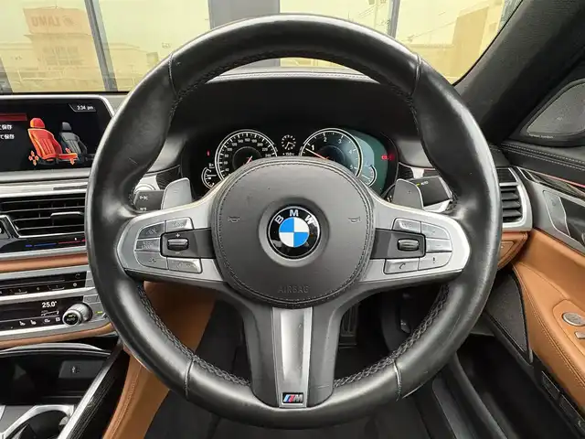 ＢＭＷ ７４０Ｌd xDrive Mスポーツ 石川県 2017(平29)年 7.2万km 黒 4WD/純正HDDナビ/　Bluetooth・AM/FM・CD・DVD・USB・AUX/フルセグTV/全方位カメラ/リアエンターテイメント/ヘッドアップディスプレイ/全席パワーシート/全席メモリーシート/アダプティブクルーズコントロール/アンチロック・ブレーキ・システム/衝突被害軽減システム/横滑り防止装置/前後コーナーセンサー/レーンキープアシスト/盗難防止装置/パーキングアシスト/アイドリングストップ/エアバッグ（W+サイド）/カーテンエアバッグ/純正アルミホイール/スマートキー