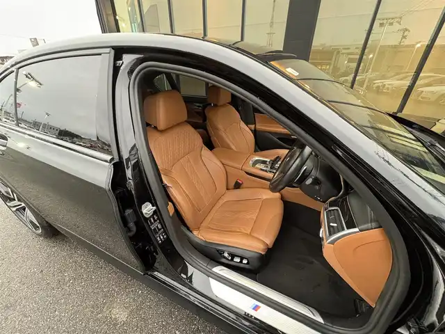 ＢＭＷ ７４０Ｌd xDrive Mスポーツ 石川県 2017(平29)年 7.2万km 黒 4WD/純正HDDナビ/　Bluetooth・AM/FM・CD・DVD・USB・AUX/フルセグTV/全方位カメラ/リアエンターテイメント/ヘッドアップディスプレイ/全席パワーシート/全席メモリーシート/アダプティブクルーズコントロール/アンチロック・ブレーキ・システム/衝突被害軽減システム/横滑り防止装置/前後コーナーセンサー/レーンキープアシスト/盗難防止装置/パーキングアシスト/アイドリングストップ/エアバッグ（W+サイド）/カーテンエアバッグ/純正アルミホイール/スマートキー