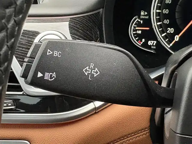 ＢＭＷ ７４０Ｌd xDrive Mスポーツ 石川県 2017(平29)年 7.2万km 黒 4WD/純正HDDナビ/　Bluetooth・AM/FM・CD・DVD・USB・AUX/フルセグTV/全方位カメラ/リアエンターテイメント/ヘッドアップディスプレイ/全席パワーシート/全席メモリーシート/アダプティブクルーズコントロール/アンチロック・ブレーキ・システム/衝突被害軽減システム/横滑り防止装置/前後コーナーセンサー/レーンキープアシスト/盗難防止装置/パーキングアシスト/アイドリングストップ/エアバッグ（W+サイド）/カーテンエアバッグ/純正アルミホイール/スマートキー