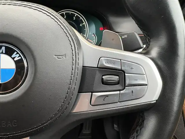 ＢＭＷ ７４０Ｌd xDrive Mスポーツ 石川県 2017(平29)年 7.2万km 黒 4WD/純正HDDナビ/　Bluetooth・AM/FM・CD・DVD・USB・AUX/フルセグTV/全方位カメラ/リアエンターテイメント/ヘッドアップディスプレイ/全席パワーシート/全席メモリーシート/アダプティブクルーズコントロール/アンチロック・ブレーキ・システム/衝突被害軽減システム/横滑り防止装置/前後コーナーセンサー/レーンキープアシスト/盗難防止装置/パーキングアシスト/アイドリングストップ/エアバッグ（W+サイド）/カーテンエアバッグ/純正アルミホイール/スマートキー