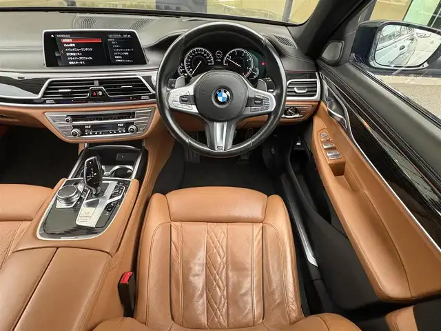 ＢＭＷ ７４０Ｌd xDrive Mスポーツ 石川県 2017(平29)年 7.2万km 黒 4WD/純正HDDナビ/　Bluetooth・AM/FM・CD・DVD・USB・AUX/フルセグTV/全方位カメラ/リアエンターテイメント/ヘッドアップディスプレイ/全席パワーシート/全席メモリーシート/アダプティブクルーズコントロール/アンチロック・ブレーキ・システム/衝突被害軽減システム/横滑り防止装置/前後コーナーセンサー/レーンキープアシスト/盗難防止装置/パーキングアシスト/アイドリングストップ/エアバッグ（W+サイド）/カーテンエアバッグ/純正アルミホイール/スマートキー