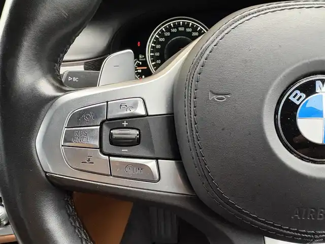 ＢＭＷ ７４０Ｌd xDrive Mスポーツ 石川県 2017(平29)年 7.2万km 黒 4WD/純正HDDナビ/　Bluetooth・AM/FM・CD・DVD・USB・AUX/フルセグTV/全方位カメラ/リアエンターテイメント/ヘッドアップディスプレイ/全席パワーシート/全席メモリーシート/アダプティブクルーズコントロール/アンチロック・ブレーキ・システム/衝突被害軽減システム/横滑り防止装置/前後コーナーセンサー/レーンキープアシスト/盗難防止装置/パーキングアシスト/アイドリングストップ/エアバッグ（W+サイド）/カーテンエアバッグ/純正アルミホイール/スマートキー