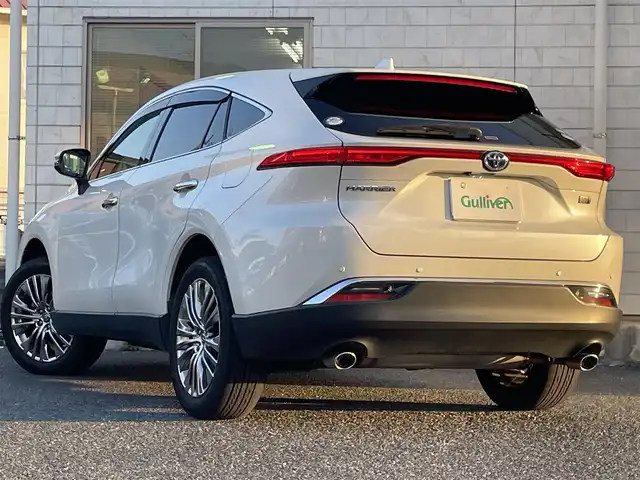 トヨタ ハリアー ハイブリッド Z レザーパッケージ 福岡県 2020(令2)年 9.3万km ホワイトパールクリスタルシャイン ワンオーナー車/調光パノラマルーフ/JBLプレミアムサウンド/前後ドラレコ付きデジタルインナーミラー/純正12.3インチT-Connectナビ/(AM/FM/Bluetooth/Miracast/フルセグTV)/パノラミックビューモニター/バック/サイド/フロントカメラ/トヨタセーフティセンス/・プリクラッシュセーフティ/・レーントレーシングアシスト/・オートマチックハイビーム/・ロードサインアシスト/・レーダークルーズコントロール(追従機能付き)/・先行車発進告知/ブランドスポットモニター/クリアランスソナー/パーキングサポートブレーキ/リヤクロストラフィックアラート/パワーバックドア/純正19インチアルミホール/電格ウィンカーミラー/黒レザーシート/ヘッドアップディスプレイ/ステアリングヒーター/革巻きステアリング/ステアリングスイッチ/パワーシート(D/N)/シートヒーター/ベンチレーション(D/N)/シートメモリー(D)/ナノイーX/純正フロアマット/USBポート/アクセサリーソケット/スペアキー×1/ISOFIX/保証書/取扱説明書/ナビ取扱説明書