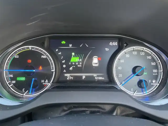 トヨタ ハリアー ハイブリッド Z レザーパッケージ 福岡県 2020(令2)年 9.3万km ホワイトパールクリスタルシャイン ワンオーナー車/調光パノラマルーフ/JBLプレミアムサウンド/前後ドラレコ付きデジタルインナーミラー/純正12.3インチT-Connectナビ/(AM/FM/Bluetooth/Miracast/フルセグTV)/パノラミックビューモニター/バック/サイド/フロントカメラ/トヨタセーフティセンス/・プリクラッシュセーフティ/・レーントレーシングアシスト/・オートマチックハイビーム/・ロードサインアシスト/・レーダークルーズコントロール(追従機能付き)/・先行車発進告知/ブランドスポットモニター/クリアランスソナー/パーキングサポートブレーキ/リヤクロストラフィックアラート/パワーバックドア/純正19インチアルミホール/電格ウィンカーミラー/黒レザーシート/ヘッドアップディスプレイ/ステアリングヒーター/革巻きステアリング/ステアリングスイッチ/パワーシート(D/N)/シートヒーター/ベンチレーション(D/N)/シートメモリー(D)/ナノイーX/純正フロアマット/USBポート/アクセサリーソケット/スペアキー×1/ISOFIX/保証書/取扱説明書/ナビ取扱説明書
