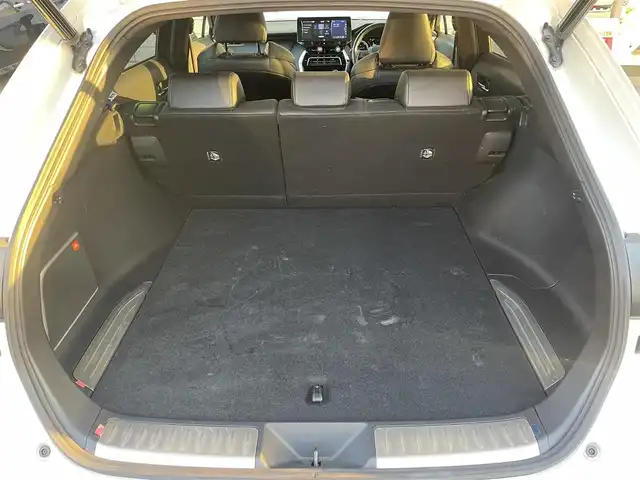 トヨタ ハリアー ハイブリッド Z レザーパッケージ 福岡県 2020(令2)年 9.3万km ホワイトパールクリスタルシャイン ワンオーナー車/調光パノラマルーフ/JBLプレミアムサウンド/前後ドラレコ付きデジタルインナーミラー/純正12.3インチT-Connectナビ/(AM/FM/Bluetooth/Miracast/フルセグTV)/パノラミックビューモニター/バック/サイド/フロントカメラ/トヨタセーフティセンス/・プリクラッシュセーフティ/・レーントレーシングアシスト/・オートマチックハイビーム/・ロードサインアシスト/・レーダークルーズコントロール(追従機能付き)/・先行車発進告知/ブランドスポットモニター/クリアランスソナー/パーキングサポートブレーキ/リヤクロストラフィックアラート/パワーバックドア/純正19インチアルミホール/電格ウィンカーミラー/黒レザーシート/ヘッドアップディスプレイ/ステアリングヒーター/革巻きステアリング/ステアリングスイッチ/パワーシート(D/N)/シートヒーター/ベンチレーション(D/N)/シートメモリー(D)/ナノイーX/純正フロアマット/USBポート/アクセサリーソケット/スペアキー×1/ISOFIX/保証書/取扱説明書/ナビ取扱説明書