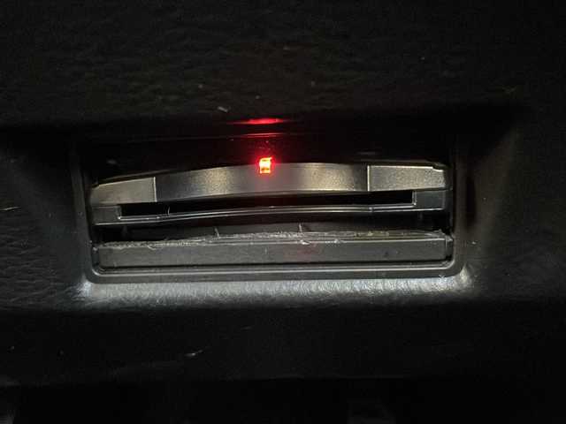 スズキ スイフト スポーツ 静岡県 2015(平27)年 7.6万km スーパーブラックパール /社外ナビ/地デジTV//社外CD/DVD/Bluetooth//バックカメラ//ディスチャージ//純正17インチAW//クルーズコントロール//ETC//オートライト//スマートキー