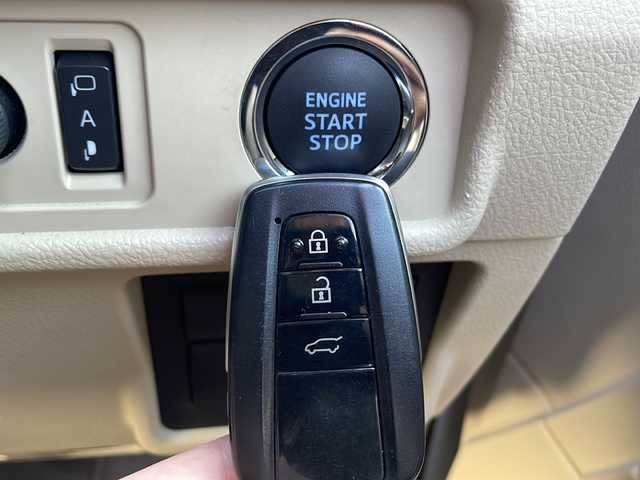 トヨタ ランドクルーザー プラド TX 愛知県 2021(令3)年 4.9万km ホワイトパールクリスタルシャイン ベージュ内装/ルーフレール/社外SDナビ/フルセグTV・CD・DVD・Bluetooth・USB・AM・FM/バックカメラ/プリクラッシュセーフティ/レーダークルーズコントロール/LDA/クリアランスソナー/2.0ビルトインETC/純正17インチアルミホイール/LEDヘッドライト/オートハイビーム/ヘッドライトウォッシャー/スマートキー/プッシュスタート/純正フロアマット/保証書/取扱説明書/スペアスマートキー