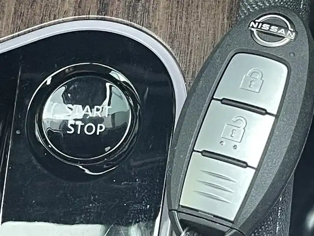 日産 オーラ G レザーエディション 島根県 2024(令6)年 2.4万km バーガンディー 登録時走行距離　23306km/純正ナビ(Bluetooth/AM/FM/USB/HDMI)/フルセグテレビ/BOSEサウンド/全周囲カメラ/プロパイロット/シートヒーター（DN席）/ステアリングヒーター/ステアリングスイッチ/ブラインドスポットモニター/置くだけモバイル充電/オートライト/オートハイビーム/コーナーセンサー/速度標識表示/エマージェンシーブレーキ/レーンキープアシスト/ドライブレコーダー/ETC2.０/純正アルミ１７インチ