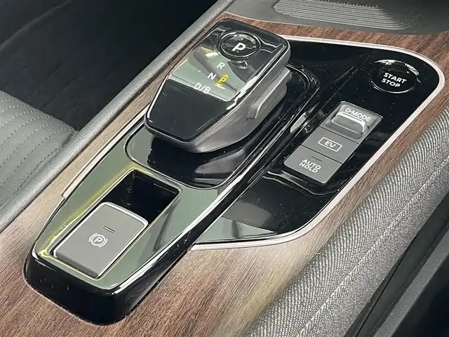 日産 オーラ G レザーエディション 島根県 2024(令6)年 2.4万km バーガンディー 登録時走行距離　23306km/純正ナビ(Bluetooth/AM/FM/USB/HDMI)/フルセグテレビ/BOSEサウンド/全周囲カメラ/プロパイロット/シートヒーター（DN席）/ステアリングヒーター/ステアリングスイッチ/ブラインドスポットモニター/置くだけモバイル充電/オートライト/オートハイビーム/コーナーセンサー/速度標識表示/エマージェンシーブレーキ/レーンキープアシスト/ドライブレコーダー/ETC2.０/純正アルミ１７インチ