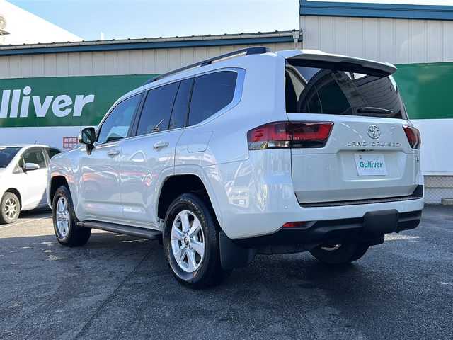 トヨタ ランドクルーザー AX 福島県 2024(令6)年 1万km ホワイトパールクリスタルシャイン トヨタセーフティセンス/・衝突被害軽減ブレーキ/・オートハイビーム/・車線逸脱警報装置/・レーダークルーズコントロール/・ロードサインアシスト/・プロアクティブドライビングアシスト/純正ディスプレイオーディオナビ/・BT/USB/MiraCast/AM/FM/・純正ビルトインETC/・前後ドライブレコーダー/・バックカメラ/・アラウンドビューモニター/D席パワーシート/・3列シート/・フルフラットシート/電子パーキング/・オートブレーキホールド/革張りステアリング/・ステアリングスイッチ/パーキングセンサー/電動格納ミラー/・ウィンカーミラー/・オートミラー/寒冷地仕様/プッシュスタート/・スマートキー/Cタイプ充電ポート/・USB充電ポート/LEDヘッドライト/・フォグランプ/・オートライト/ルーフレール/純正フロアマット/純正18インチAW/盗難防止装置