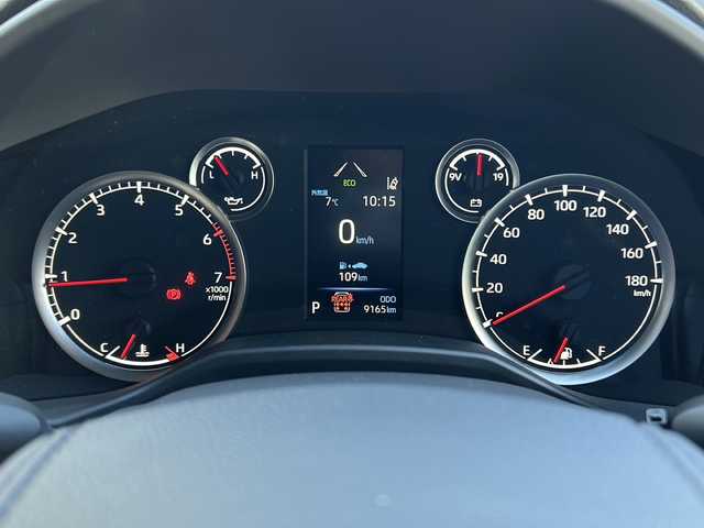 トヨタ ランドクルーザー AX 福島県 2024(令6)年 1万km ホワイトパールクリスタルシャイン トヨタセーフティセンス/・衝突被害軽減ブレーキ/・オートハイビーム/・車線逸脱警報装置/・レーダークルーズコントロール/・ロードサインアシスト/・プロアクティブドライビングアシスト/純正ディスプレイオーディオナビ/・BT/USB/MiraCast/AM/FM/・純正ビルトインETC/・前後ドライブレコーダー/・バックカメラ/・アラウンドビューモニター/D席パワーシート/・3列シート/・フルフラットシート/電子パーキング/・オートブレーキホールド/革張りステアリング/・ステアリングスイッチ/パーキングセンサー/電動格納ミラー/・ウィンカーミラー/・オートミラー/寒冷地仕様/プッシュスタート/・スマートキー/Cタイプ充電ポート/・USB充電ポート/LEDヘッドライト/・フォグランプ/・オートライト/ルーフレール/純正フロアマット/純正18インチAW/盗難防止装置