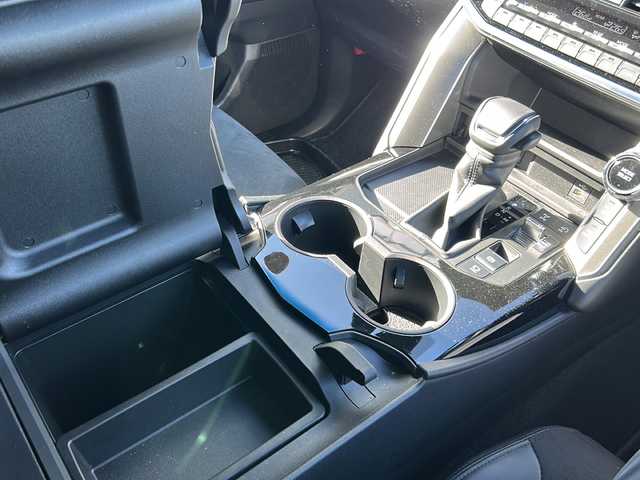 トヨタ ランドクルーザー AX 福島県 2024(令6)年 1万km ホワイトパールクリスタルシャイン トヨタセーフティセンス/・衝突被害軽減ブレーキ/・オートハイビーム/・車線逸脱警報装置/・レーダークルーズコントロール/・ロードサインアシスト/・プロアクティブドライビングアシスト/純正ディスプレイオーディオナビ/・BT/USB/MiraCast/AM/FM/・純正ビルトインETC/・前後ドライブレコーダー/・バックカメラ/・アラウンドビューモニター/D席パワーシート/・3列シート/・フルフラットシート/電子パーキング/・オートブレーキホールド/革張りステアリング/・ステアリングスイッチ/パーキングセンサー/電動格納ミラー/・ウィンカーミラー/・オートミラー/寒冷地仕様/プッシュスタート/・スマートキー/Cタイプ充電ポート/・USB充電ポート/LEDヘッドライト/・フォグランプ/・オートライト/ルーフレール/純正フロアマット/純正18インチAW/盗難防止装置