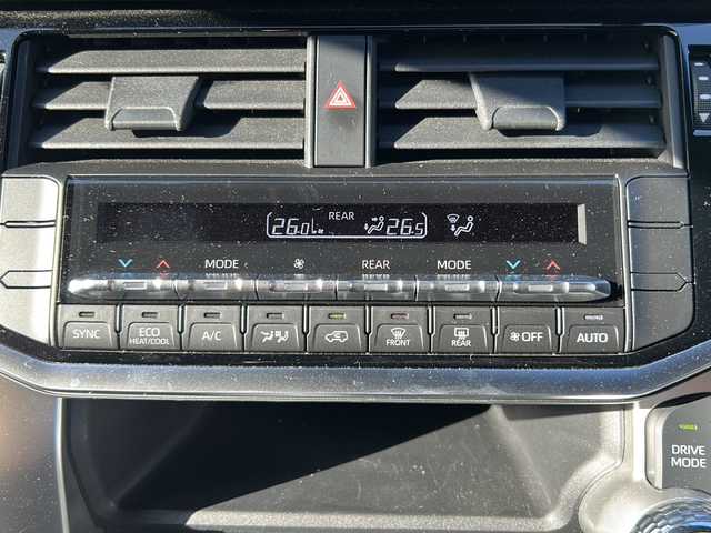 トヨタ ランドクルーザー AX 福島県 2024(令6)年 1万km ホワイトパールクリスタルシャイン トヨタセーフティセンス/・衝突被害軽減ブレーキ/・オートハイビーム/・車線逸脱警報装置/・レーダークルーズコントロール/・ロードサインアシスト/・プロアクティブドライビングアシスト/純正ディスプレイオーディオナビ/・BT/USB/MiraCast/AM/FM/・純正ビルトインETC/・前後ドライブレコーダー/・バックカメラ/・アラウンドビューモニター/D席パワーシート/・3列シート/・フルフラットシート/電子パーキング/・オートブレーキホールド/革張りステアリング/・ステアリングスイッチ/パーキングセンサー/電動格納ミラー/・ウィンカーミラー/・オートミラー/寒冷地仕様/プッシュスタート/・スマートキー/Cタイプ充電ポート/・USB充電ポート/LEDヘッドライト/・フォグランプ/・オートライト/ルーフレール/純正フロアマット/純正18インチAW/盗難防止装置