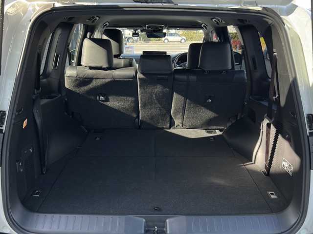 トヨタ ランドクルーザー AX 福島県 2024(令6)年 1万km ホワイトパールクリスタルシャイン トヨタセーフティセンス/・衝突被害軽減ブレーキ/・オートハイビーム/・車線逸脱警報装置/・レーダークルーズコントロール/・ロードサインアシスト/・プロアクティブドライビングアシスト/純正ディスプレイオーディオナビ/・BT/USB/MiraCast/AM/FM/・純正ビルトインETC/・前後ドライブレコーダー/・バックカメラ/・アラウンドビューモニター/D席パワーシート/・3列シート/・フルフラットシート/電子パーキング/・オートブレーキホールド/革張りステアリング/・ステアリングスイッチ/パーキングセンサー/電動格納ミラー/・ウィンカーミラー/・オートミラー/寒冷地仕様/プッシュスタート/・スマートキー/Cタイプ充電ポート/・USB充電ポート/LEDヘッドライト/・フォグランプ/・オートライト/ルーフレール/純正フロアマット/純正18インチAW/盗難防止装置