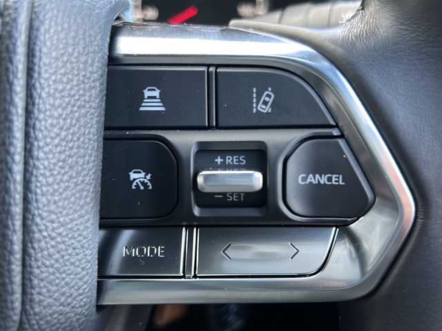 トヨタ ランドクルーザー AX 福島県 2024(令6)年 1万km ホワイトパールクリスタルシャイン トヨタセーフティセンス/・衝突被害軽減ブレーキ/・オートハイビーム/・車線逸脱警報装置/・レーダークルーズコントロール/・ロードサインアシスト/・プロアクティブドライビングアシスト/純正ディスプレイオーディオナビ/・BT/USB/MiraCast/AM/FM/・純正ビルトインETC/・前後ドライブレコーダー/・バックカメラ/・アラウンドビューモニター/D席パワーシート/・3列シート/・フルフラットシート/電子パーキング/・オートブレーキホールド/革張りステアリング/・ステアリングスイッチ/パーキングセンサー/電動格納ミラー/・ウィンカーミラー/・オートミラー/寒冷地仕様/プッシュスタート/・スマートキー/Cタイプ充電ポート/・USB充電ポート/LEDヘッドライト/・フォグランプ/・オートライト/ルーフレール/純正フロアマット/純正18インチAW/盗難防止装置