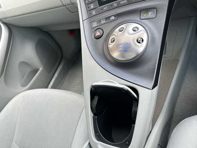 トヨタ プリウス S 大阪府 2009(平21)年 3.3万km ホワイトパールクリスタルシャイン ワンオーナー/７インチナビ（NHDT-W59)/AM/FM/ワンセグ/CD/バックカメラ/サイドカメラ/前後コーナーセンサー/プッシュスタート/エレクトロニックシフト/ステアリングリモコン/横滑り防止機能/電動格納ドアミラー/カーテンエアバック/オートライト/ヘッドライトレベライザー/純正フォグライト/スマートキー/純正フロアマット/純正ドアバイザー