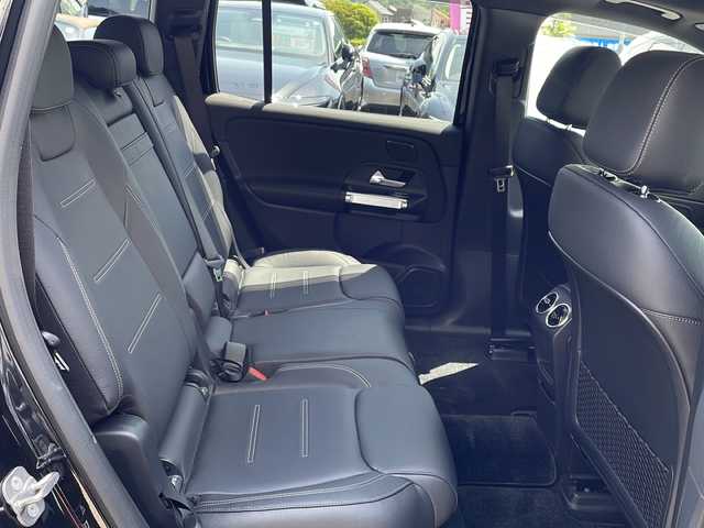 メルセデス・ベンツ Ｍ・ベンツ ＥＱＢ２５０ AMGライン 大阪府 2023(令5)年 0.3万km コスモスブラック ＭＰ２０２３０２/純正ナビ　フルセグＴＶ　サンルーフ　　黒革シート　パワーバックドア　前後ドラレコ　　ＥＴＣ２．０　置くだけ充電　レーダークルコン　　ＨＵＤ　ＢＳＭ　前席温席　パワーシート　　ＲＳＡ　ルーフレール　AMG20インチAW/アクティブレーンキーピングアシスト/アクティブブレーキアシスト/アテンションアシスト/道路標識アシスト/革巻きステアリング/電動パーキング/LEDオートライト/ウィンカーミラー