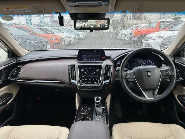 トヨタ クラウン ハイブリッド G－エグゼクティブ 大阪府 2018(平30)年 7.4万km ホワイトパールクリスタルシャイン アラウンドビューモニター/ブラインドスポットモニター/純正ナビ(BT/CD/USB/フルセグ)/衝突被害軽減システム/レーンキープアシスト/コーナーセンサー/アダクティブクルーズコントロール/純正アルミホイール/純正フロアマット/パーキングアシスト/パワーシート/シートヒーター/エアシート/ステアリングヒーター/ドライブレコーダー/ビルトインETC/プッシュスタートボタン/スマートキー×2/LEDヘッドライト