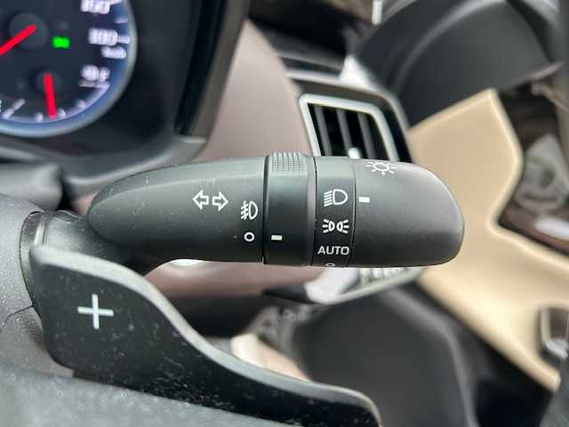 トヨタ クラウン ハイブリッド G－エグゼクティブ 大阪府 2018(平30)年 7.4万km ホワイトパールクリスタルシャイン アラウンドビューモニター/ブラインドスポットモニター/純正ナビ(BT/CD/USB/フルセグ)/衝突被害軽減システム/レーンキープアシスト/コーナーセンサー/アダクティブクルーズコントロール/純正アルミホイール/純正フロアマット/パーキングアシスト/パワーシート/シートヒーター/エアシート/ステアリングヒーター/ドライブレコーダー/ビルトインETC/プッシュスタートボタン/スマートキー×2/LEDヘッドライト