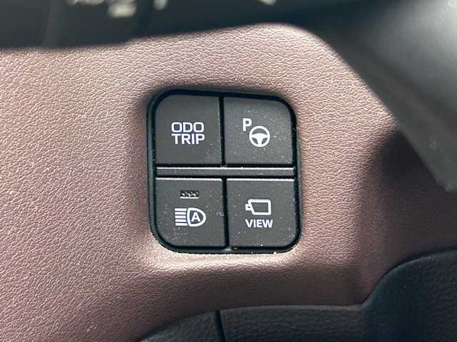 トヨタ クラウン ハイブリッド G－エグゼクティブ 大阪府 2018(平30)年 7.4万km ホワイトパールクリスタルシャイン アラウンドビューモニター/ブラインドスポットモニター/純正ナビ(BT/CD/USB/フルセグ)/衝突被害軽減システム/レーンキープアシスト/コーナーセンサー/アダクティブクルーズコントロール/純正アルミホイール/純正フロアマット/パーキングアシスト/パワーシート/シートヒーター/エアシート/ステアリングヒーター/ドライブレコーダー/ビルトインETC/プッシュスタートボタン/スマートキー×2/LEDヘッドライト