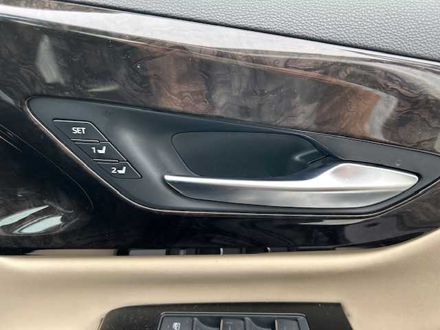 トヨタ クラウン ハイブリッド G－エグゼクティブ 大阪府 2018(平30)年 7.4万km ホワイトパールクリスタルシャイン アラウンドビューモニター/ブラインドスポットモニター/純正ナビ(BT/CD/USB/フルセグ)/衝突被害軽減システム/レーンキープアシスト/コーナーセンサー/アダクティブクルーズコントロール/純正アルミホイール/純正フロアマット/パーキングアシスト/パワーシート/シートヒーター/エアシート/ステアリングヒーター/ドライブレコーダー/ビルトインETC/プッシュスタートボタン/スマートキー×2/LEDヘッドライト