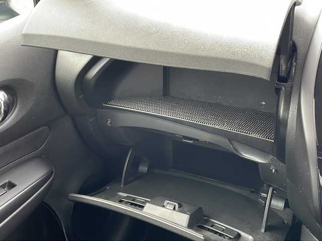 日産 ノート ニスモ 山口県 2015(平27)年 7.3万km ブリリアントホワイトパール 社外ナビ/AM/FM/DVD/SD/ワンセグTV/バックカメラ　/ＬＥＤヘッドライト　/ドライブレコーダー/型式：DRV-340/オートライト/赤ステッチ入りスポーツシート　/ＮＩＳＭＯ専用１６インチアルミホイール　/ドアバイザー　/アイドリングストップ　/横滑り防止装置/衝突被害軽減ブレーキ/スマートキー　