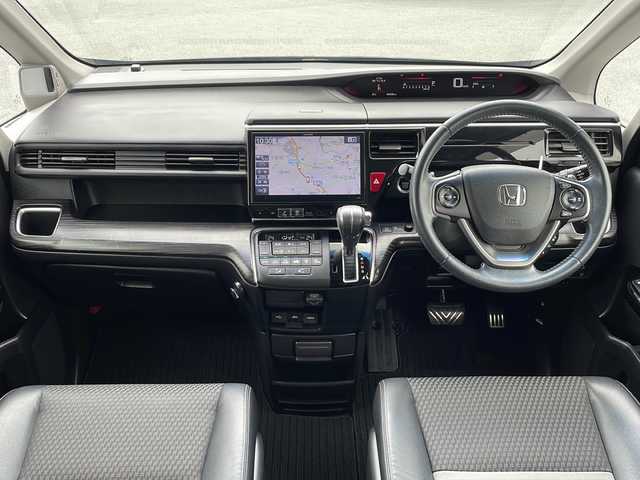 ホンダ ステップワゴン スパーダ クールスピリット 三重県 2016(平28)年 4.5万km プレミアムスパークルブラックパール プッシュスタート/両側パワースライドドア/衝突軽減ブレーキ/レーンキープアシスト/電動格納ミラー/横滑り防止/コーナーセンサー/ビルトインETC/アイドリングストップ/レーダークルーズコントロール/革巻きステアリング/ステアリングスイッチ/オートライト/パドルシフト/前後ドライブレコーダー/シートヒーター(前席)/USB入力端子2か所/HDMI入力端子1ヶ所/ALPINE10型ナビ(AM/FM/CD/DVD/TV/BT)/バックカメラ/ALPINEフリップダウンモニター/ウォークスルー/純正フロアマット/リアサンシェード/禁煙車
