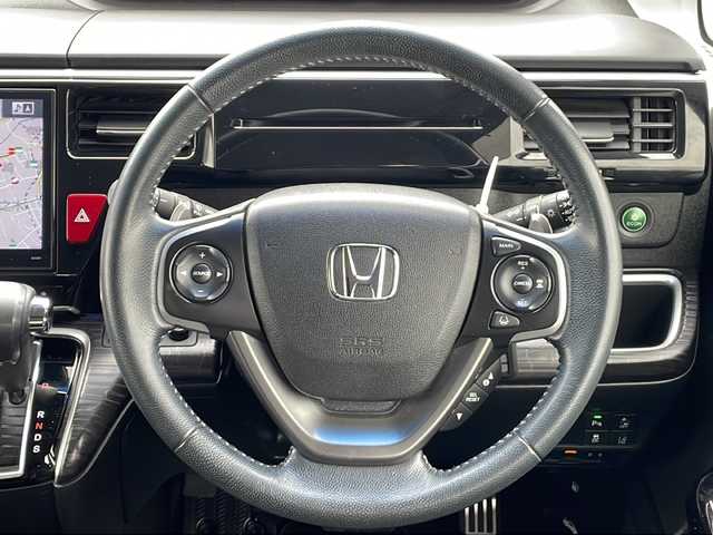ホンダ ステップワゴン スパーダ クールスピリット 三重県 2016(平28)年 4.5万km プレミアムスパークルブラックパール プッシュスタート/両側パワースライドドア/衝突軽減ブレーキ/レーンキープアシスト/電動格納ミラー/横滑り防止/コーナーセンサー/ビルトインETC/アイドリングストップ/レーダークルーズコントロール/革巻きステアリング/ステアリングスイッチ/オートライト/パドルシフト/前後ドライブレコーダー/シートヒーター(前席)/USB入力端子2か所/HDMI入力端子1ヶ所/ALPINE10型ナビ(AM/FM/CD/DVD/TV/BT)/バックカメラ/ALPINEフリップダウンモニター/ウォークスルー/純正フロアマット/リアサンシェード/禁煙車